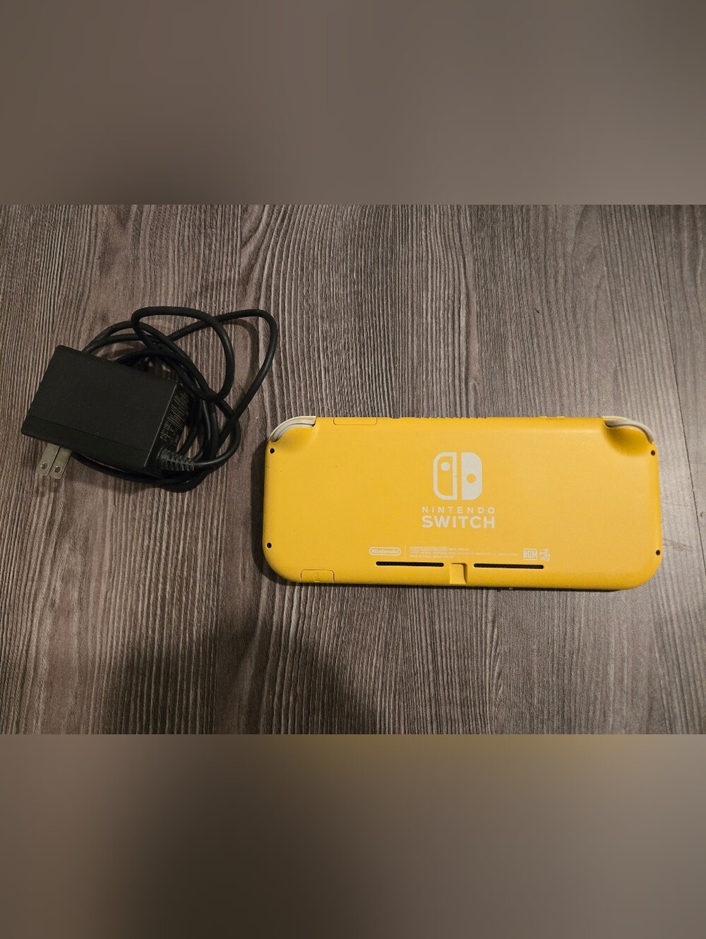 Pre-Owned Nintendo Switch Lite In Yellow With Charger - Picture 3 of 7